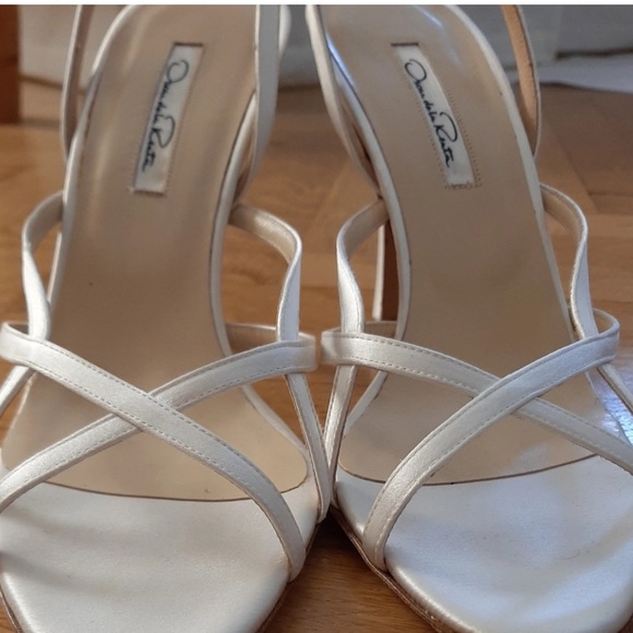 Oscar de la Renta Leather/ Satin Sandals - Picture 3 of 6